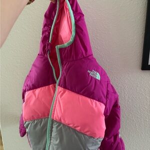 2T like new - The North Face Fuchsia Puffer Jacket parka